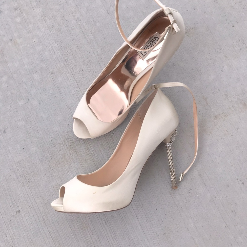 BADGLEY MISCHKA wedding ivory pumps ankle strap